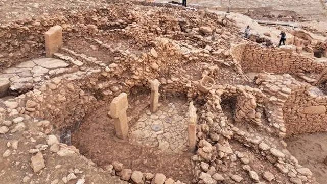 Karahantepe’de İnsan Yüzü Betimini Taşıyan Sütunla Yeni Bir Uygarlık Anlayışının İzleri