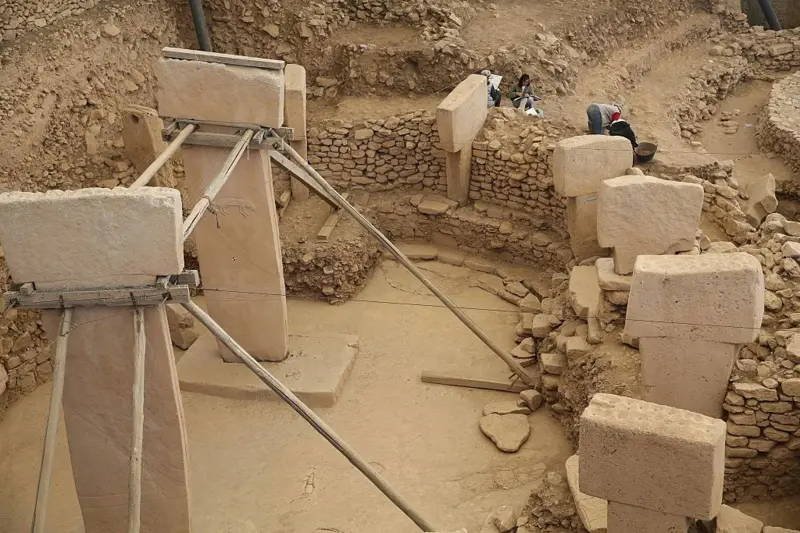 Karahantepe’de İnsan Yüzü Betimini Taşıyan Sütunla Yeni Bir Uygarlık Anlayışının İzleri