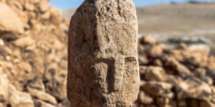 Karahantepe’de İnsan Yüzü Betimini Taşıyan Sütunla Yeni Bir Uygarlık Anlayışının İzleri