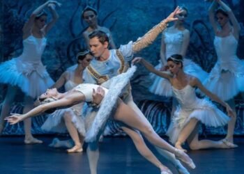 Kısa Özet: Kuğu Gölü Balesi Prömiyeri ve Öne Çıkan Detaylar