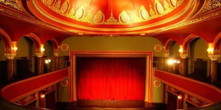 Yaftalı Tabut’un Yürekli Yolu: İBB Şehir Tiyatroları 7. Uluslararası Maltepe Tiyatro Festivali’nde