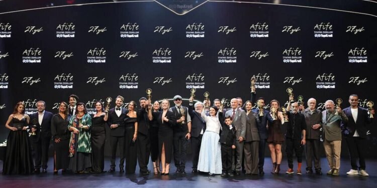 Yapı Kredi Afife Tiyatro Ödülleri 2024: Törenin Öne Çıkan Anları ve Ödül Dağılımı