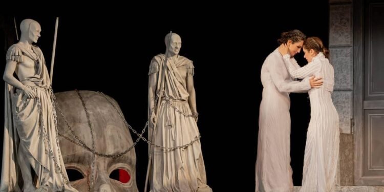 Antigone Konseri: Bursa Şehir Tiyatrosu’nda Sahnelenen GüçlüBir Kadın Direnişi