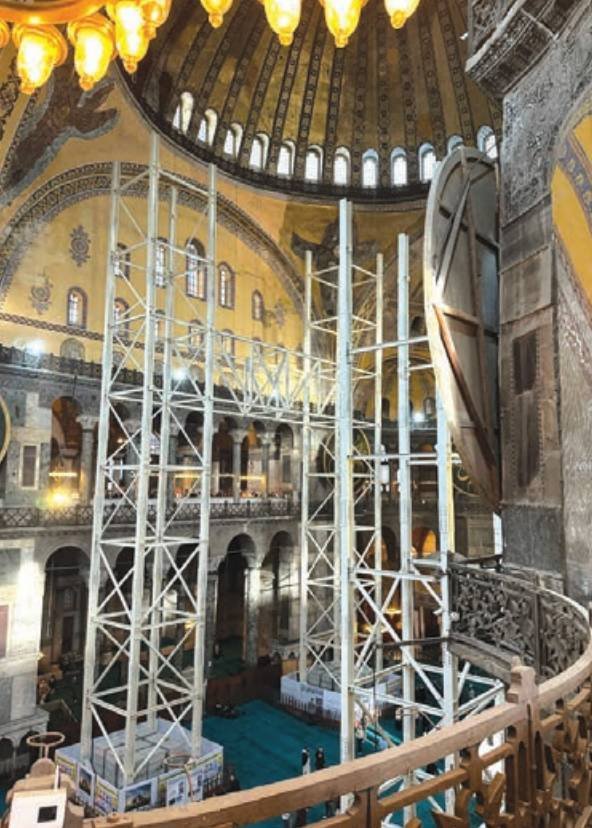 Ayasofya Restorasyonu: Yapılar İçindeki Demir İskeleler ve Ziyaretçi Yönetimi Üzerine Tartışmalar
