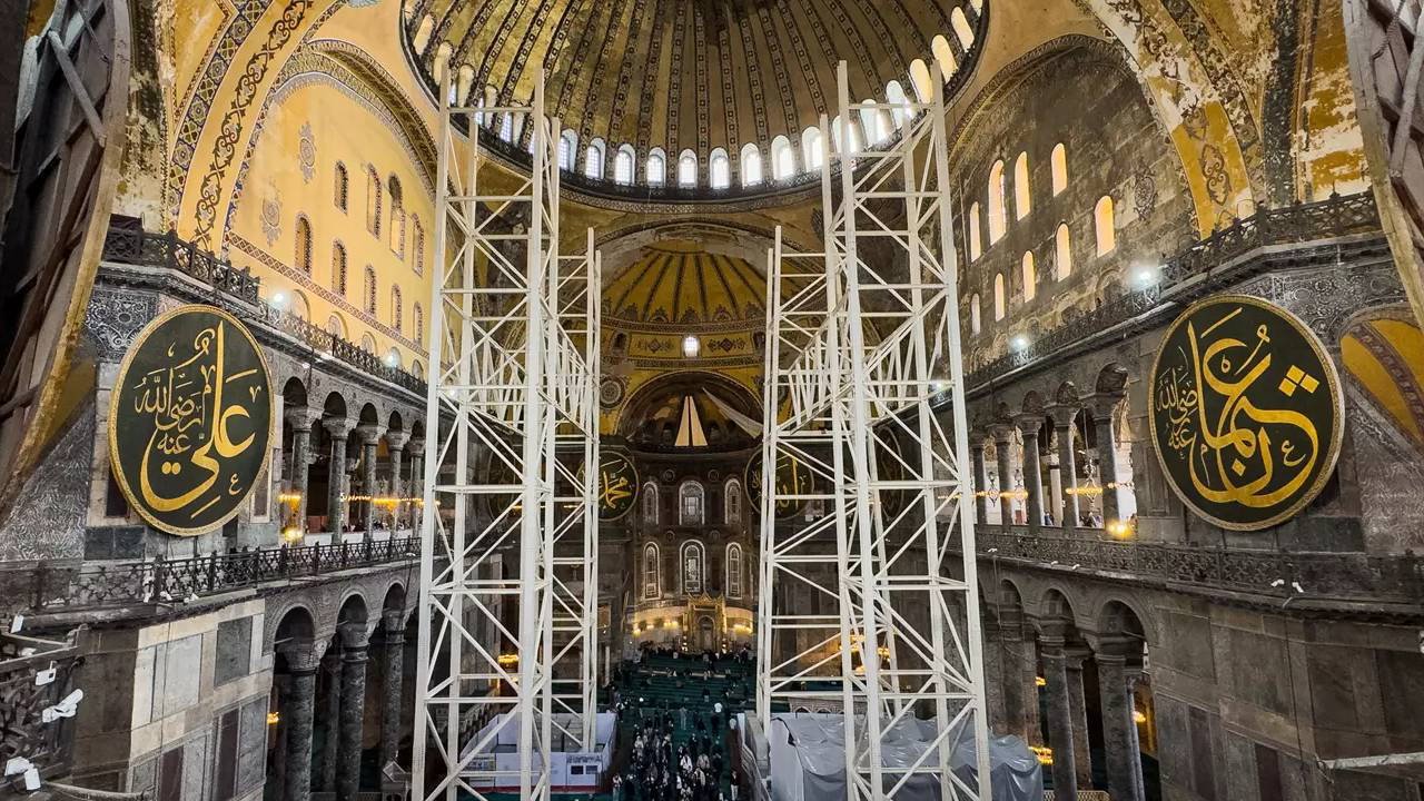 Ayasofya Restorasyonunda Yüksek Tonajlı Ekipman Tartışması ve Bilim Kurulu Açıları