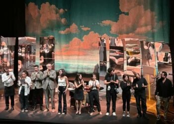 Fora: Aile İçinde Konuşmalar ve Kuşak İlişkileriyle Tek Mekanda Bir İstanbul Hikayesi