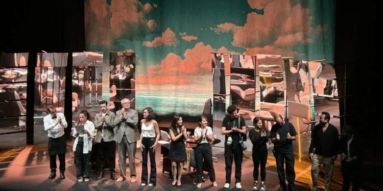 Fora: Aile İçinde Konuşmalar ve Kuşak İlişkileriyle Tek Mekanda Bir İstanbul Hikayesi