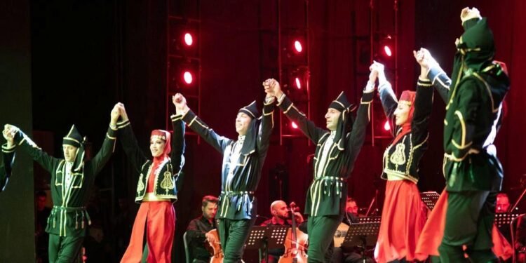 İzmir Devlet Türk Dünyası Dans ve Müzik Topluluğu’nun Özel Konseri: Geleneksel Ezgiler ve Danslar Sahnede