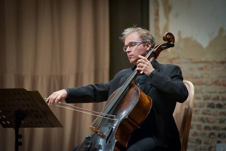 Viyolonselde Sınırlar Ötesine: Rózsa ile Duyar'ın Müzikal Köprüsü