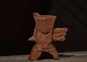 Efes’te Liman Hamamı Çalışmaları: Serapis Tasvirli Tütsü Kabı Keşfi ve Atölye İzi