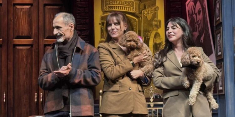 İBB Şehir Tiyatroları: Öylece Durur Zaman’ın Prömiyerinden Notlar