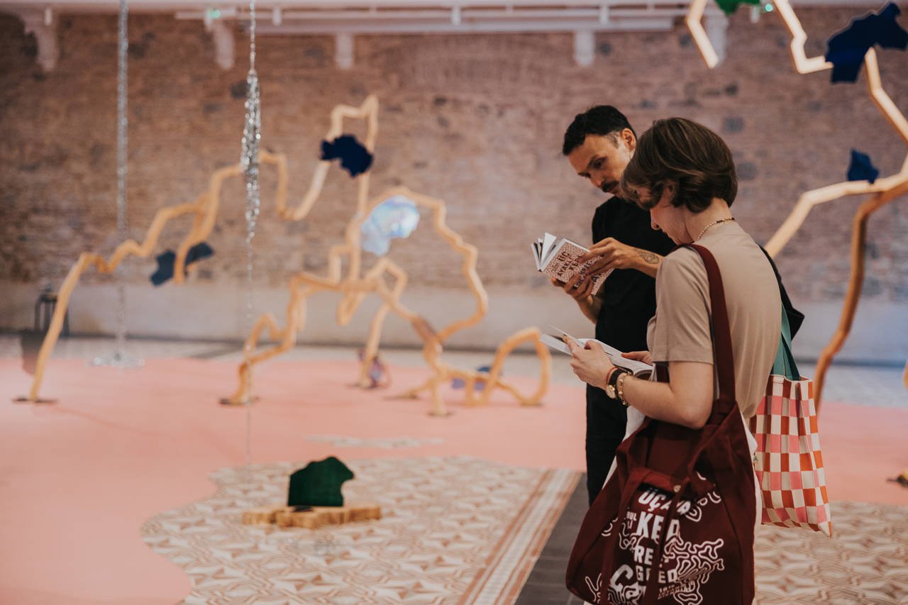 İstanbul Bienali 2025: Üç Yıllık Yapının Sona Ermesi ve Yeni Dans Çalışmaları