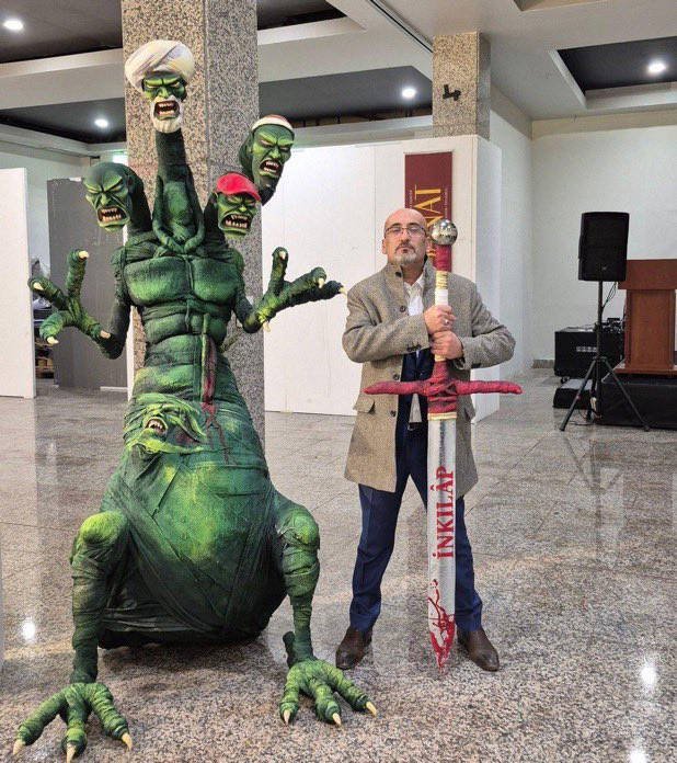 İstanbul Sanat ve Antika Fuarı’nda Heykeli Gösteren Tartışmalar ve Güvenlik Önlemleri