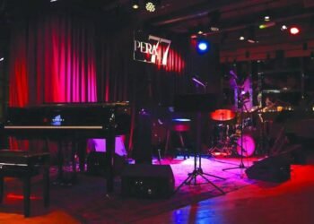 Pera 77: Cazın Kültürel Yolculuğu ve Otel Altı Mizahta Yeni Ufuklar