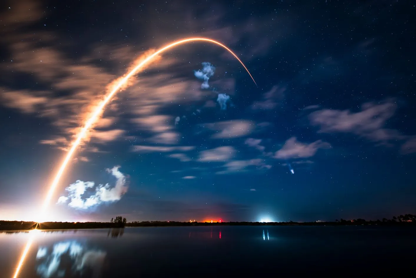 Starlink Uydu Kütlesi: SpaceX’in Kontrolsüz Dönüşü ve Enkaz Takibi