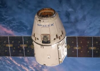 Starlink Uydu Kütlesi: SpaceX’in Kontrolsüz Dönüşü ve Enkaz Takibi