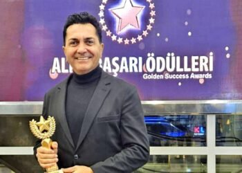 Altın Başarı Ödülleri’nde Mustafa Boran Durgun’a Yılın En İyi Bestecisi Ödülü: Çeşme’nin Esintisi ve Ege’nin Ruhu