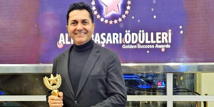 Altın Başarı Ödülleri’nde Mustafa Boran Durgun’a Yılın En İyi Bestecisi Ödülü: Çeşme’nin Esintisi ve Ege’nin Ruhu