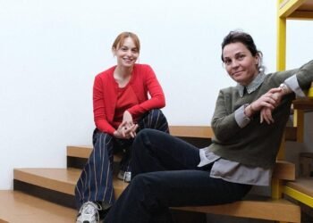 Ballı Süt: Aile Sırlarının Sessiz Yüzleşmesi ve İkinci Şanslar