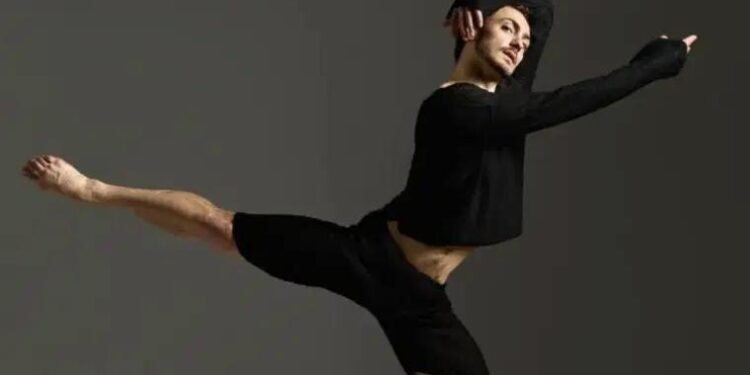 Deniz Erkan Sancak: Çok Yönlü Bir Doğuştan Yeteneğin Sahne Yolculuğu