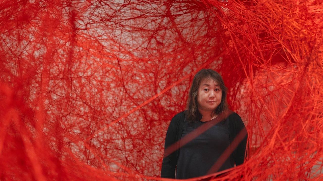 Dünyalar Arasında: Chiharu Shiota'nın Hafıza ve Göç Temalı Yerleştirmesi İstanbul Modern'de