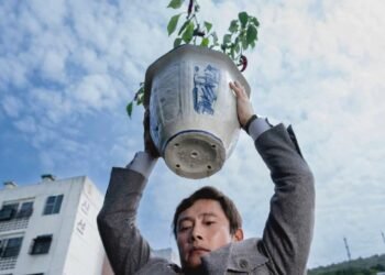 Hizmetçi: Psikolojik Gerilimin Karanlık Yüzü ve Devam Filmi Rüzgarı