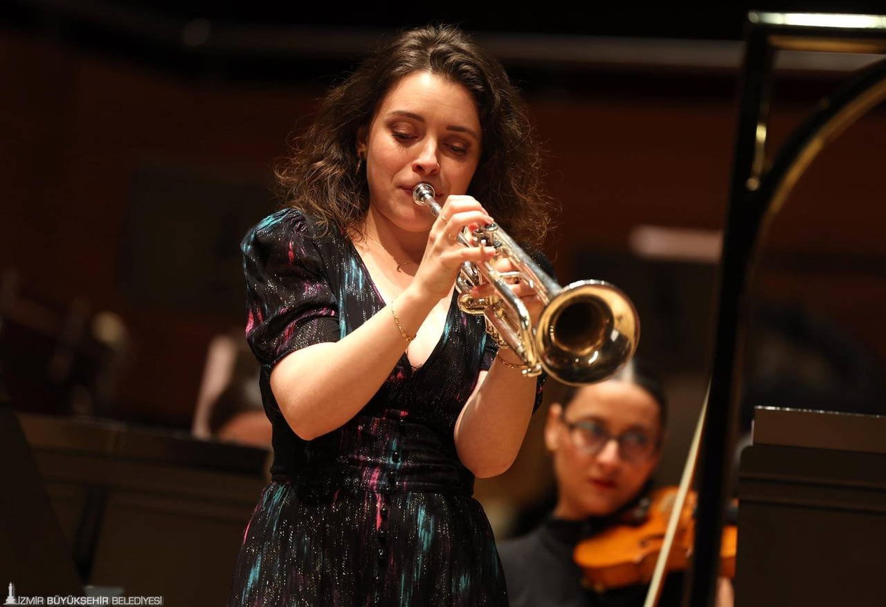 İzmir Oda Orkestrası’nın Özel Konserinde Şehrazad ve Şef Aziz Shokhakimov Yönetiminde Dünya Duyuları