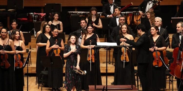 İzmir Oda Orkestrası’nın Özel Konserinde Şehrazad ve Şef Aziz Shokhakimov Yönetiminde Dünya Duyuları