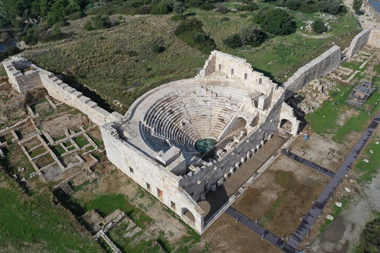 Patara 2024-2025 Saha Çalışmaları ve Kurtarma Restorasyonları: Neolitik Dönemden Traianus Saatiğine Uzanan Yolculuk