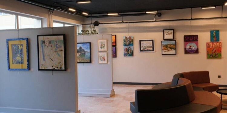 Ulusal ve Uluslararası Karma Sergi: 38 Sanatçı, Mavi Çizgi ve Arı Kültür İşbirliği