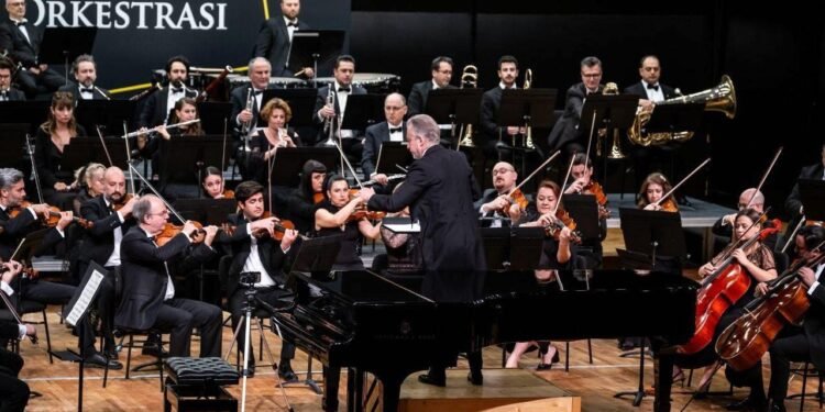 ADSO DenizBank Konserleri: Atatürk Kültür Merkezi Aspendos’ta Verilen Set