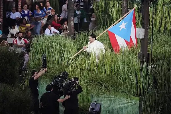 Bad Bunny’nin Super Bowl Performansı ve Porto Riko’nun Kriz Kuşağıyla Yüzleşmesi