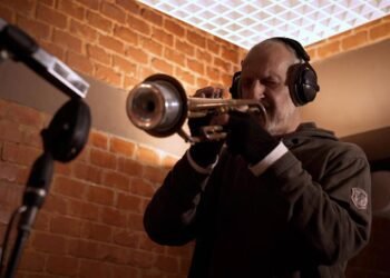 Bilinçli Bir Müzik Söylemi: Stüdyo ve Sahne Arasındaki Diyalogun Canlı Performans Serüveni