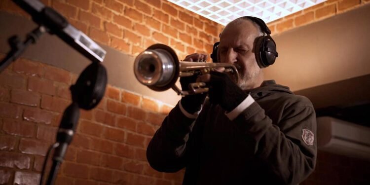 Bilinçli Bir Müzik Söylemi: Stüdyo ve Sahne Arasındaki Diyalogun Canlı Performans Serüveni