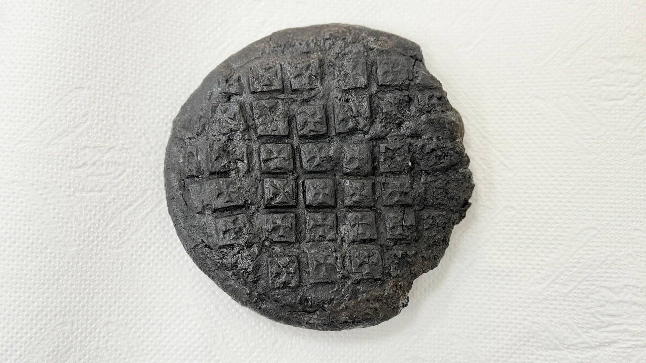 Karaman’daki Topraktepe Antik Kenti’nde 7-8. yüzyıla ait ekmekler: figürlü somunlar ve Malta haçı süslemeli yapılar