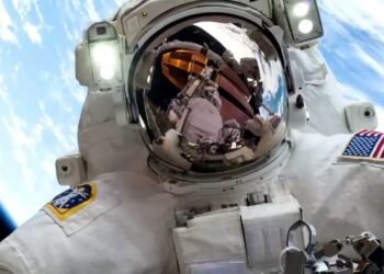 Uzay Görevlerinde Akıllı Telefon Devrimi: Astronotlar Artık Kişisel Cihazlarla Fotoğraf Paylaşıyor