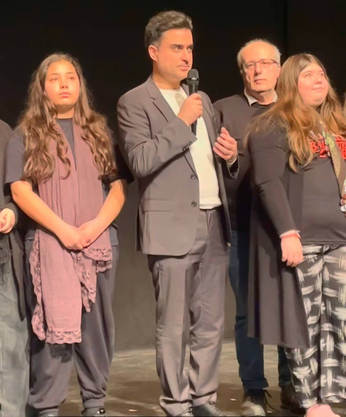 Belçika’da Dünya Tiyatro Günü Coşkusu: Binfikir Tiyatrosu’ndan Çocuklardan Yetişkinlere Zengin Gösteri