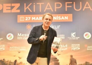 Laik Cumhuriyet ve Kadın Özgürlüğü Üzerine Söyleşi: Sinan Meydanla Kitap Fuarı