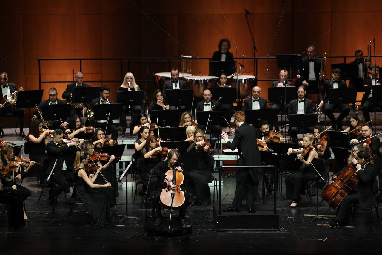 Variation ve Elgar Çello Konçertosu Sonrası Cohen'in Anlatımıyla N. Paganini ve Haydn: Bir Orkestra Yolculuğu
