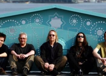 Yaşamaya Mecbursun: Bulutsuzluk Özlemi Belgeseliyle Türkiye’nin Rock Hafızası Yeniden Anlatılıyor