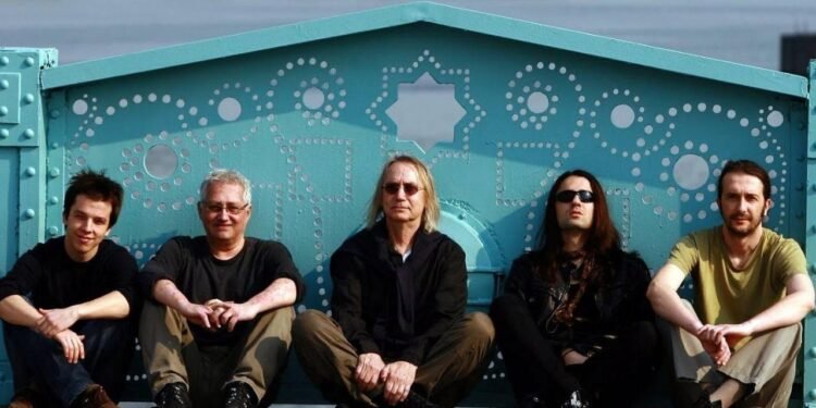 Yaşamaya Mecbursun: Bulutsuzluk Özlemi Belgeseliyle Türkiye’nin Rock Hafızası Yeniden Anlatılıyor