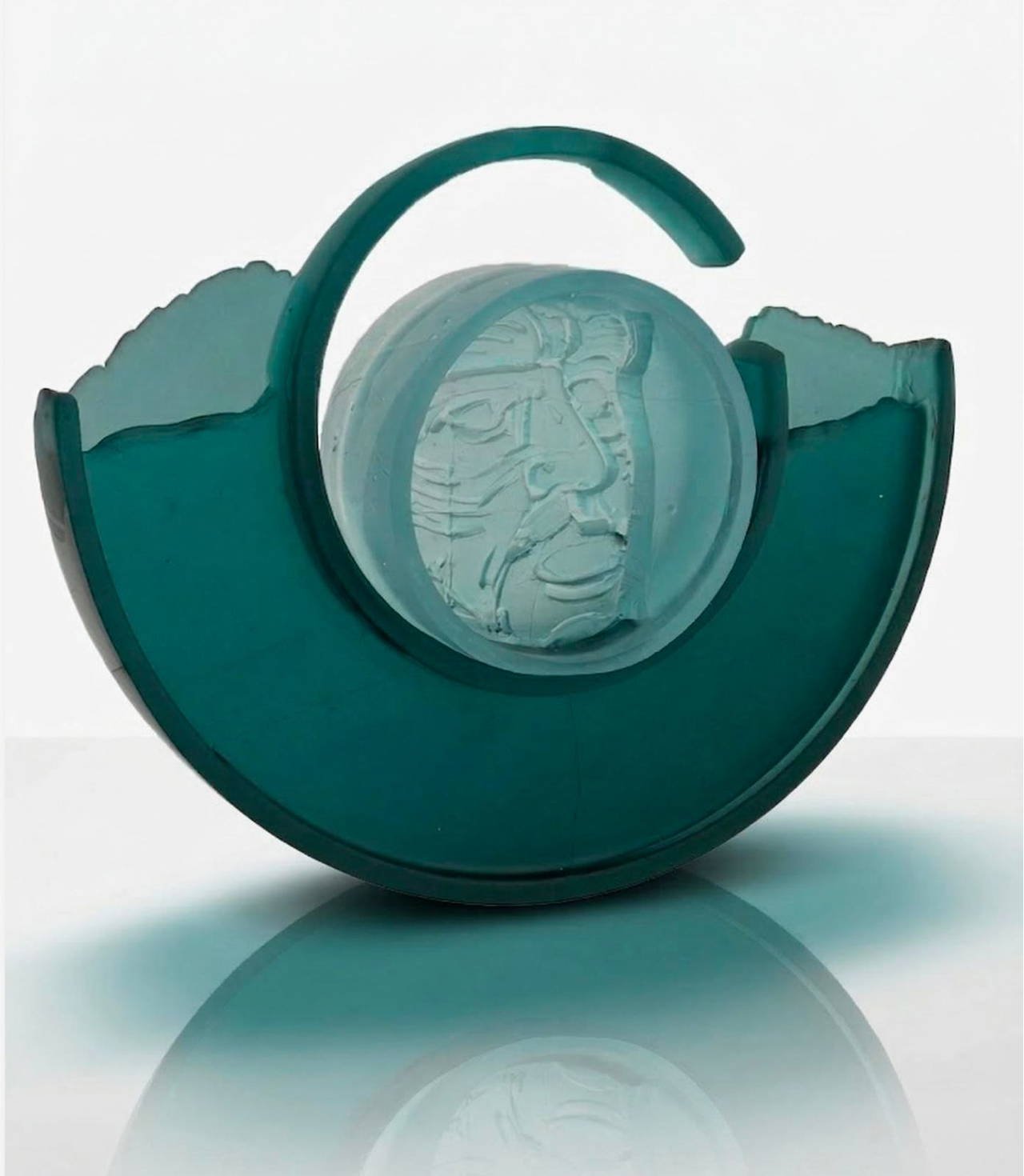 Çemberin İçinde Cam ve Hafıza: Ağatekin’in Seramikten Cam’a Uzanan Yolculuğu