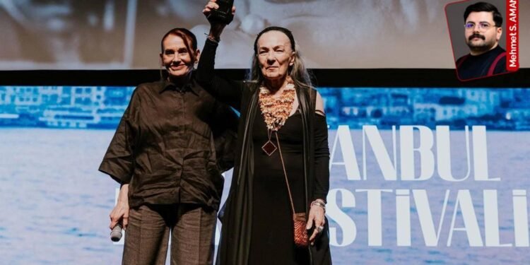 İFF 45. Açılış Töreni: Sinemanın Tek Dili ve Şehrin Anlamı