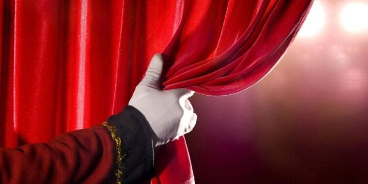 İstanbul’un Son Beyzadeleri ve İnsancıklar: TDT Sahnesinde İki Güncel Prodüksiyon