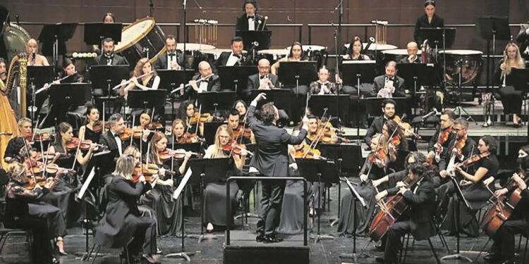 Portreler ile Anılan Anı: Evcil ve Say’ın Esintisiyle Babaya Adanmış Bir Akşam