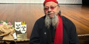 Savaş Dinçel Anısına Düzenlenen Gece: Tiyatro Ödülleri ve Usta Oyuncuların Vefası