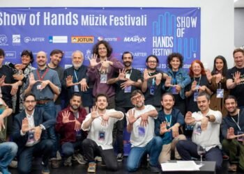 Show of Hands: Anın Doğuşu ve Arter İşbirliğinin Festival Ekolojisi